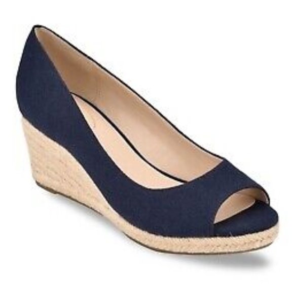 tasman slipper with red